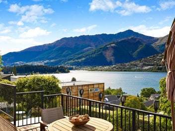 62 Oregon Drive, Kelvin Heights, Queenstown