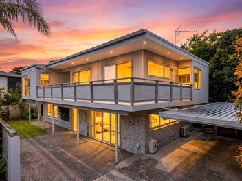 2/598 Beach Road, Rothesay Bay, Auckland