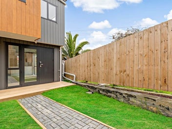 6/300 Great North Road, Henderson, Auckland