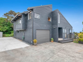 923 East Coast Road, Northcross, Auckland