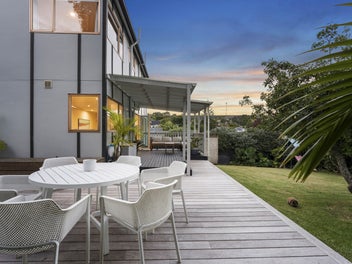 2/16 Sandiacre Way, Browns Bay, Auckland
