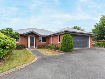 53B Lord Auckland Road, Wakefield