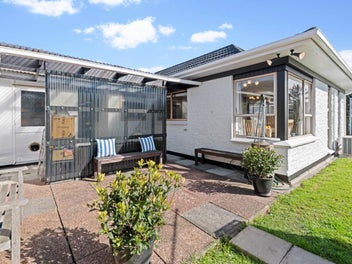 2/1 Glengowan Place, Conifer Grove, Takanini