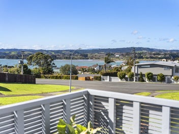 4A Pounamu Place, Shelly Park, Auckland 