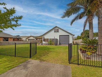 17 Endeavour Close, Whitianga, Whitianga