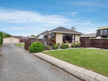 32 Martbern Crescent, Bishopdale, Christchurch