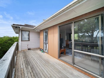 11 Lendenfeld Drive, Papatoetoe, Auckland
