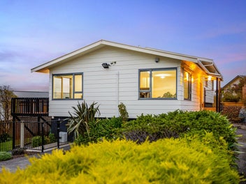 4 Staysail Place, Whitby, Porirua