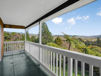 43 Sunnyview Drive, Brown Owl, Upper Hutt