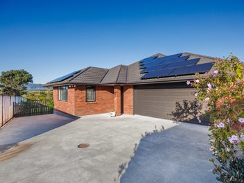 12 Ron Place, Fitzherbert, Palmerston North