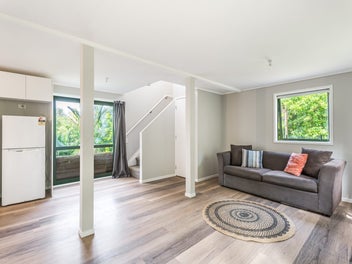 83 Fairview Crescent, Ōmiha, Waiheke Island