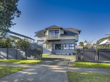 17 Pukeko Place, Westshore, Napier