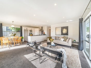 10A Gaff Place, Whitby, Porirua