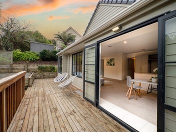 2/9 Antrim Grove, Bayview, Auckland