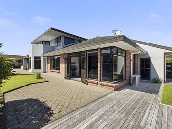 16 Karina Road, Merrilands, New Plymouth