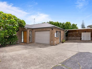 3/69A Chivalry Road, Glenfield, Auckland