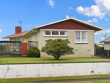 18 Deanwell Avenue, Deanwell, Hamilton