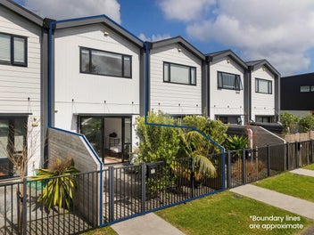 2C Stokes Avenue, Te Atatu Peninsula, Auckland
