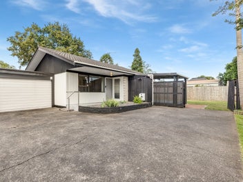 2/11 Beaumaris Way, Conifer Grove, Takanini