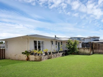 6 Glenvil Lane, Te Atatu Peninsula, Auckland