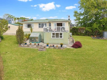 18 Cherry Road, Bucklands Beach, Auckland