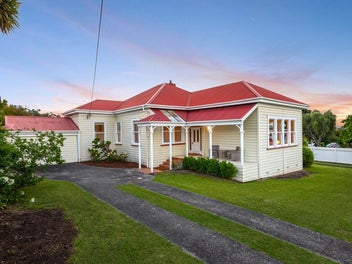 5 First Avenue, Stanley Point, Auckland