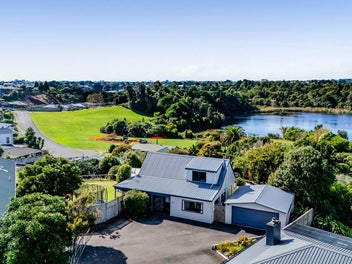 11A Ash Place, Whalers Gate, New Plymouth