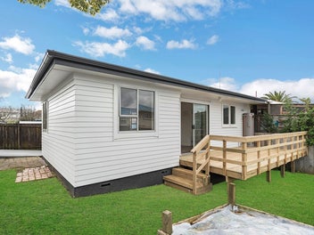 2/34 Plumley Crescent, Mangere, Auckland