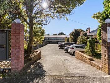18/11 Tawera Road, Greenlane, Auckland
