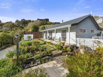 23 Greenacres Street, Macandrew Bay, Dunedin