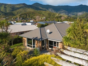 2 Whitby Close, Waikawa, Picton