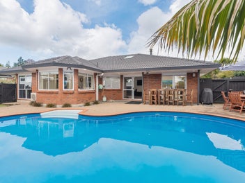 10 Taupiko Place, Green Bay, Auckland