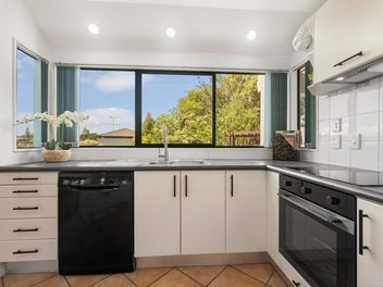 31C Greenvalley Rise, Glenfield, Auckland