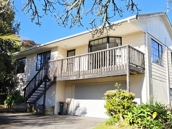 18 Sunward Rise, Glenfield, Auckland
