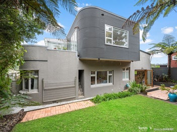 11 Burma Road, Khandallah, Wellington