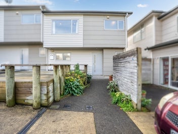 4/113D Moorefield Road, Johnsonville, Wellington
