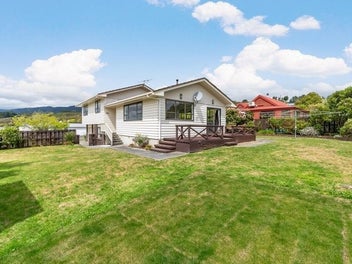 32 Seymour Grove, Kingsley Heights, Upper Hutt