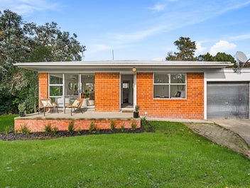 2/19 Bentley Avenue, Glenfield, Auckland