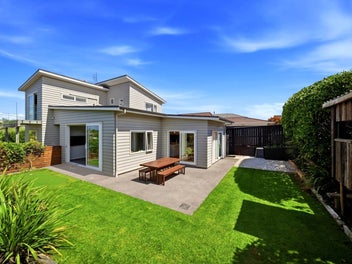 1/19 Kiteroa Terrace, Rothesay Bay, Auckland