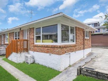 2/180 Archers Road, Glenfield, Auckland
