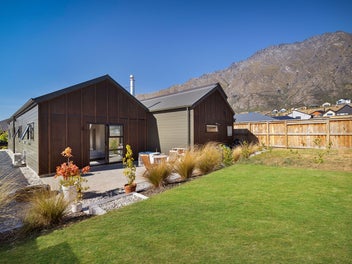 13 Leicester Street, Jacks Point, Queenstown