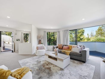 2/18 Stredwick Drive, Torbay, Auckland