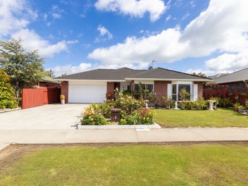 6 Royal Oak Drive, Kelvin Grove, Palmerston North