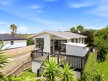 1/184 Chivalry Road, Glenfield, Auckland