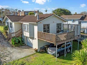 16 Lewisham Street, Highland Park, Auckland