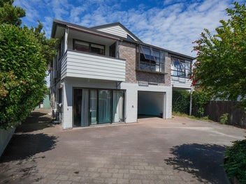 2/83 Rifle Range Road, Taupo