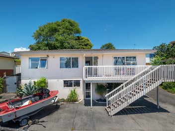 1/44 Barbados Drive, Unsworth Heights, Auckland