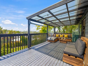 2/16 Heathglen Place, Bayview, Auckland