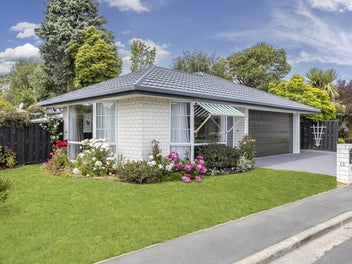 12 Castle Way, Beckenham, Christchurch
