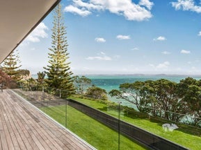 8 Pacific Parade, Army Bay, Whangaparaoa